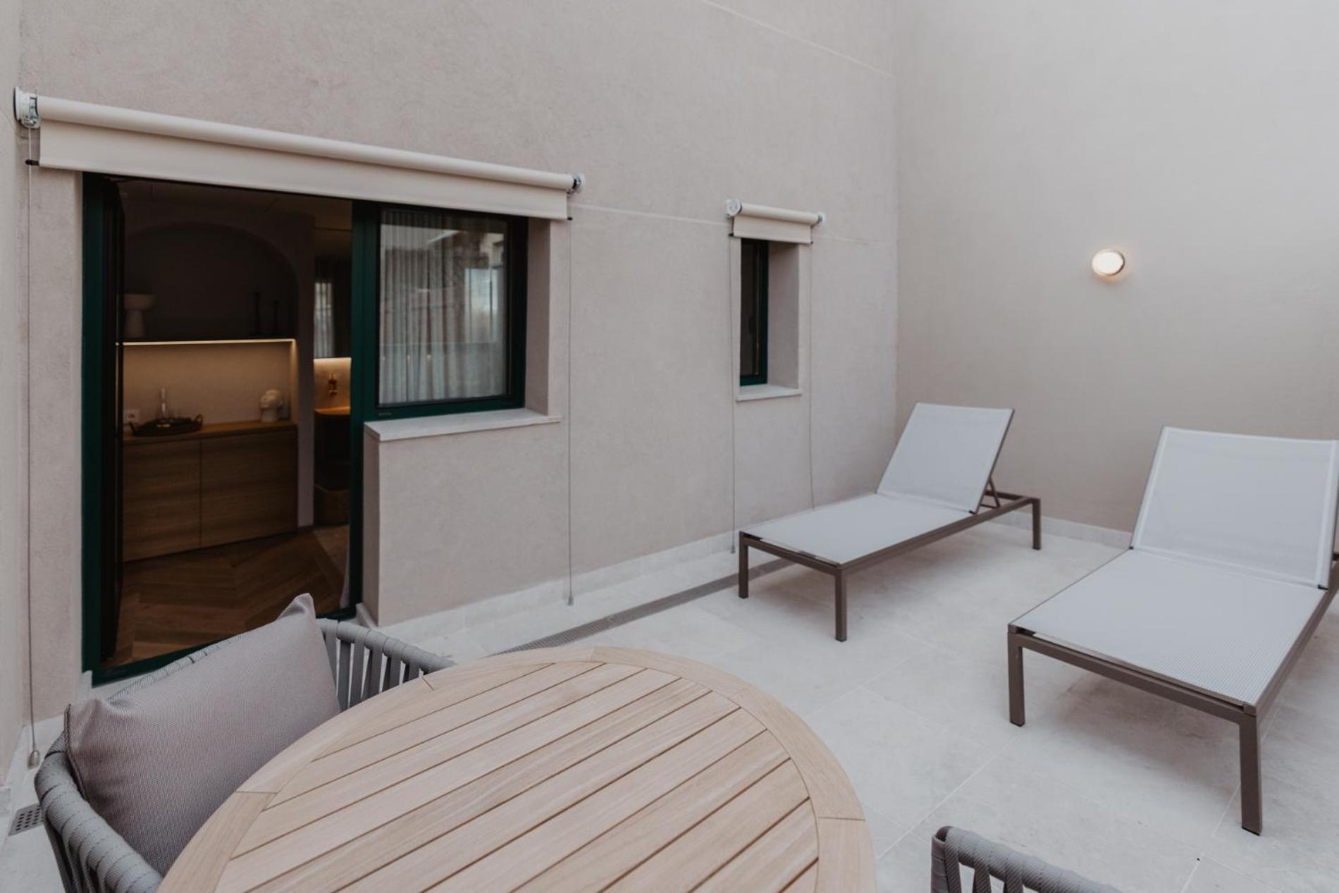 Hotel Petit Luxe 테라사 외부 사진