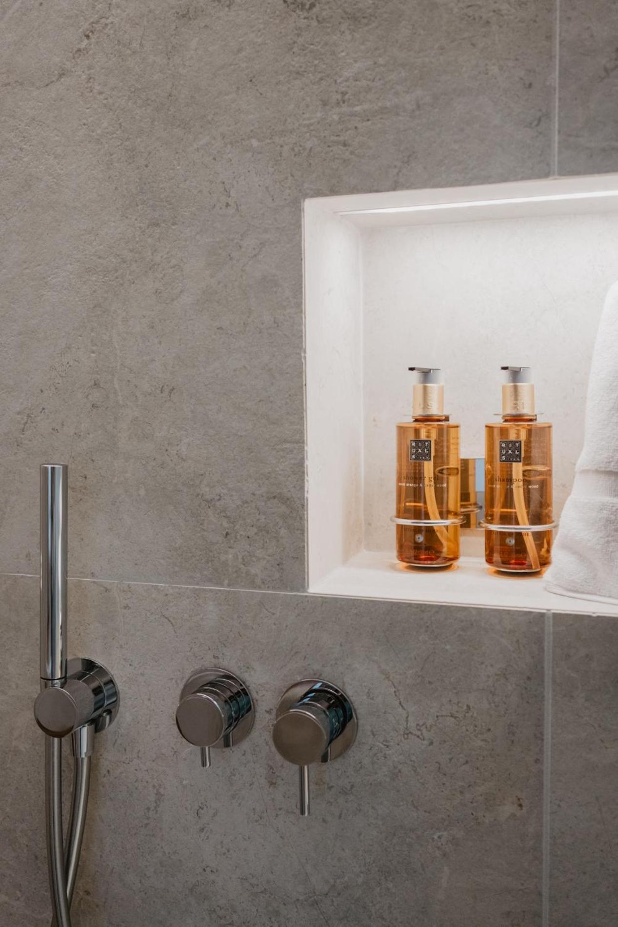 Hotel Petit Luxe 테라사 외부 사진
